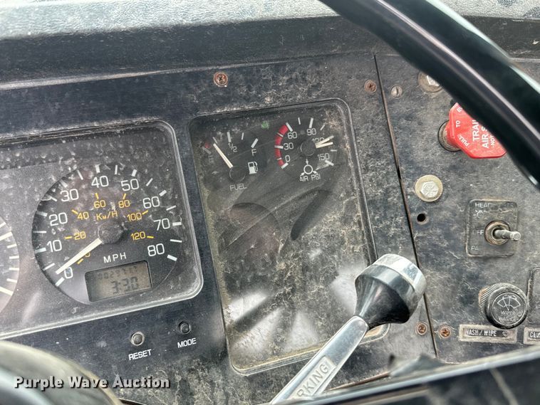 image for item MU9940 1994 White GMC truck cab and chassis