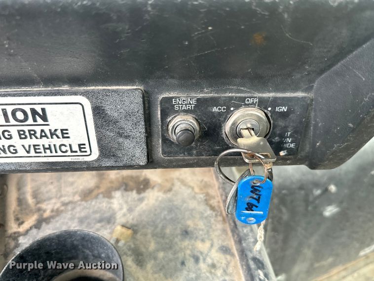 image for item MU9940 1994 White GMC truck cab and chassis