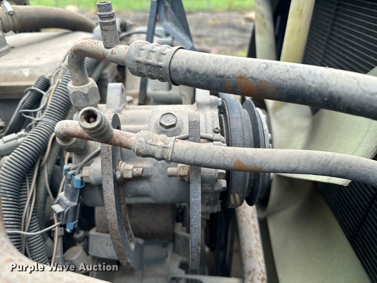 image for item MU9940 1994 White GMC truck cab and chassis