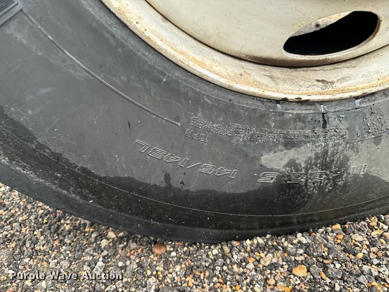 image for item MU9940 1994 White GMC truck cab and chassis