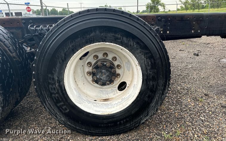 image for item MU9940 1994 White GMC truck cab and chassis