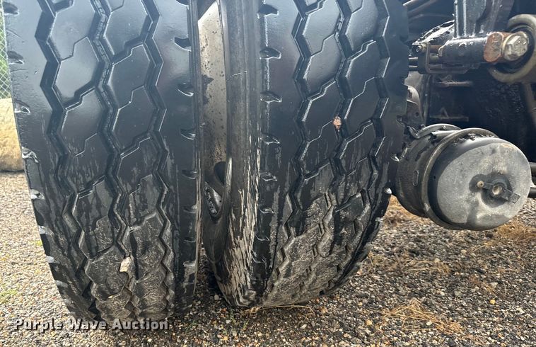 image for item MU9940 1994 White GMC truck cab and chassis