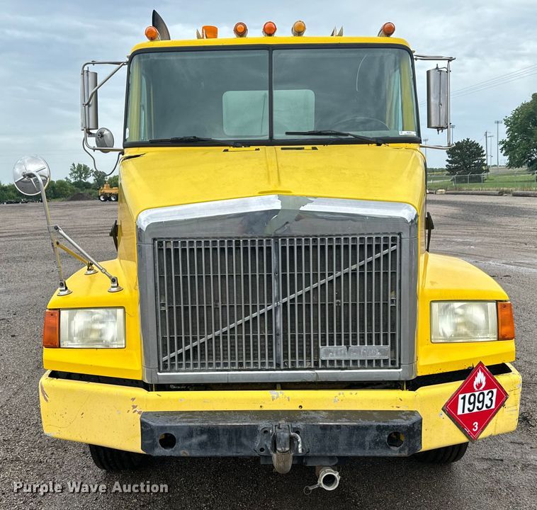 image for item MU9941 1992 White GMC WCA water truck