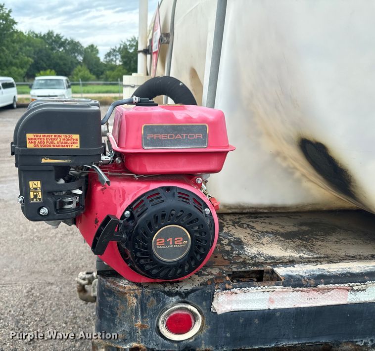 image for item MU9941 1992 White GMC WCA water truck