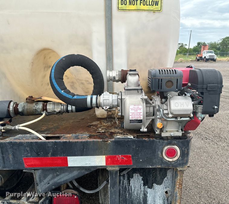 image for item MU9941 1992 White GMC WCA water truck