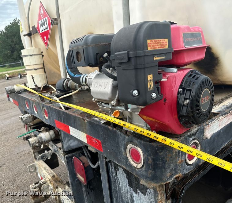 image for item MU9941 1992 White GMC WCA water truck