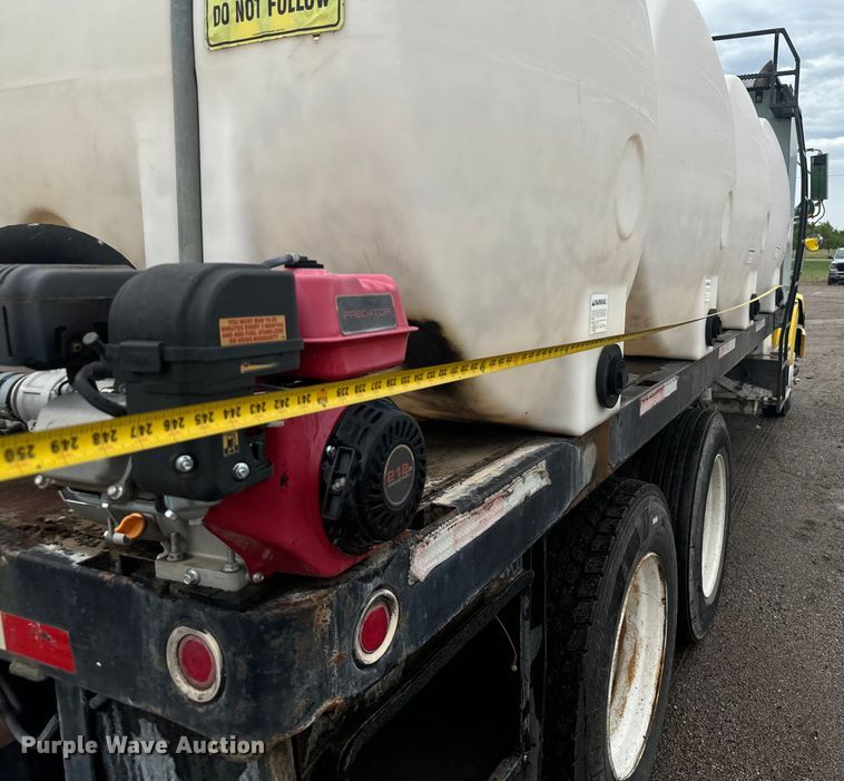 image for item MU9941 1992 White GMC WCA water truck