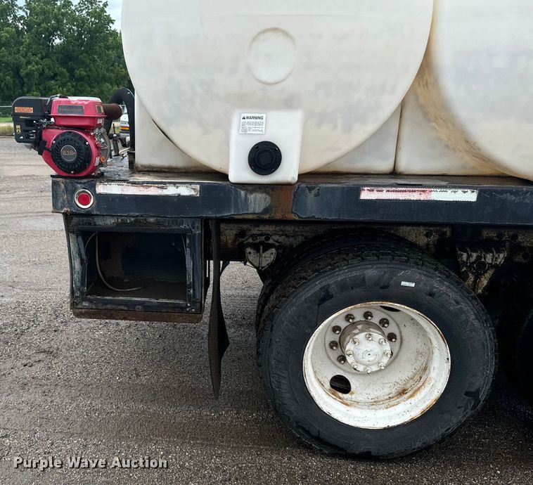 image for item MU9941 1992 White GMC WCA water truck