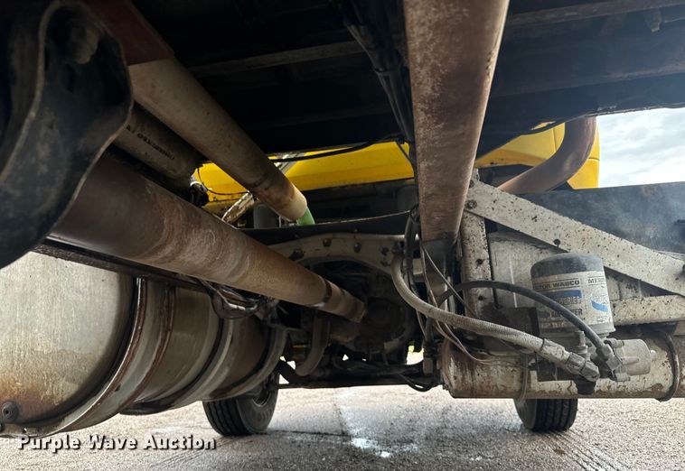 image for item MU9941 1992 White GMC WCA water truck