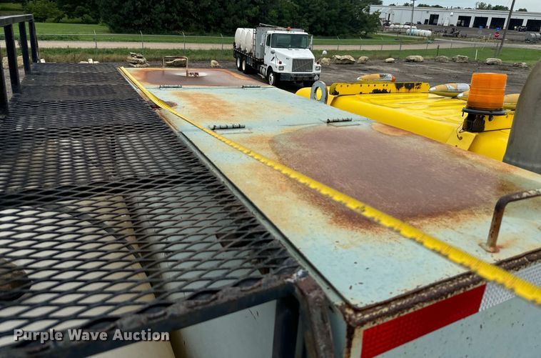 image for item MU9941 1992 White GMC WCA water truck