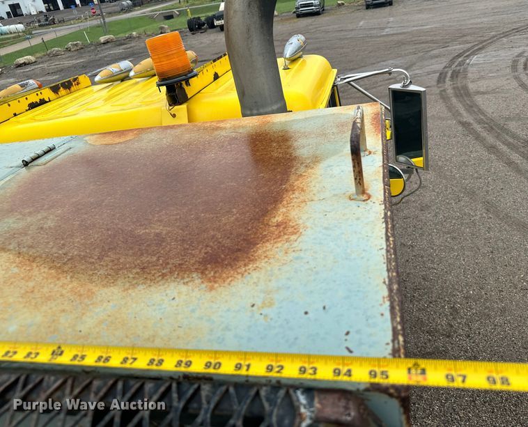 image for item MU9941 1992 White GMC WCA water truck