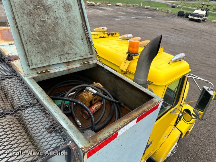 image for item MU9941 1992 White GMC WCA water truck