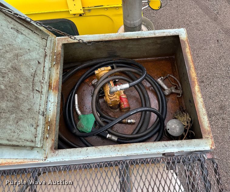 image for item MU9941 1992 White GMC WCA water truck