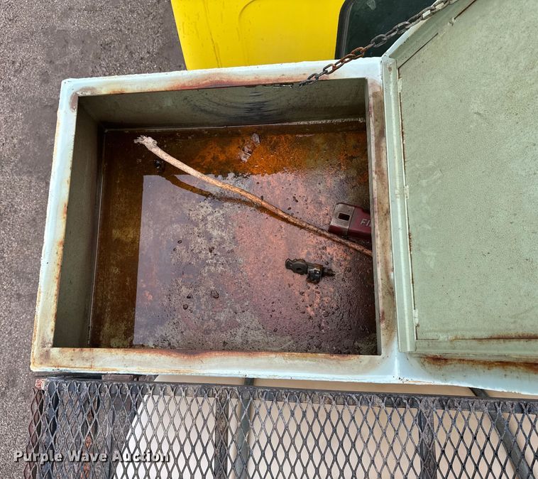 image for item MU9941 1992 White GMC WCA water truck