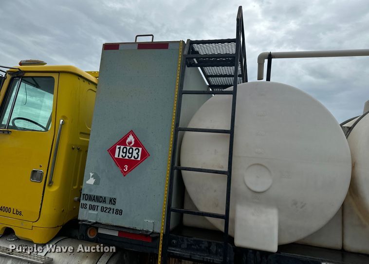 image for item MU9941 1992 White GMC WCA water truck