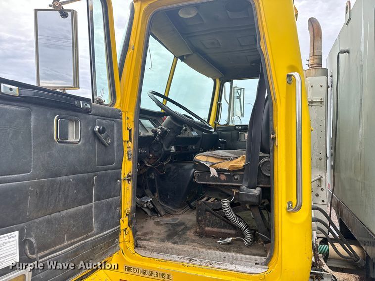 image for item MU9941 1992 White GMC WCA water truck