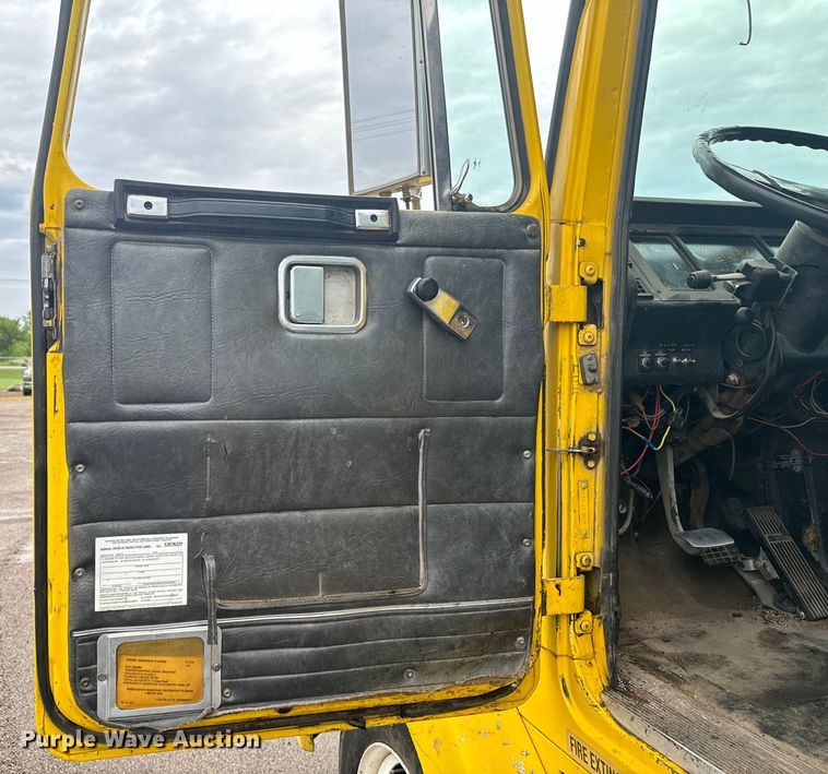 image for item MU9941 1992 White GMC WCA water truck