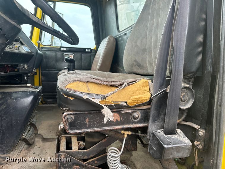 image for item MU9941 1992 White GMC WCA water truck