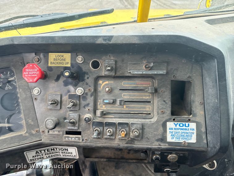 image for item MU9941 1992 White GMC WCA water truck