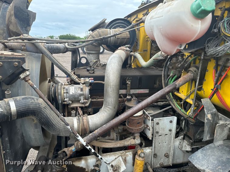 image for item MU9941 1992 White GMC WCA water truck