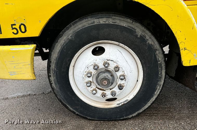 image for item MU9941 1992 White GMC WCA water truck