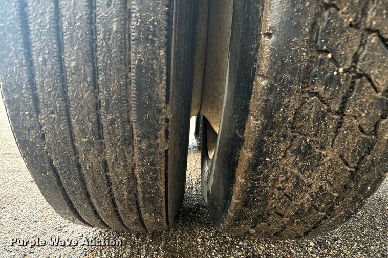 image for item MU9941 1992 White GMC WCA water truck