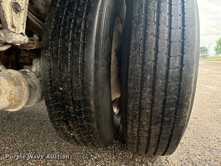 image for item MU9941 1992 White GMC WCA water truck