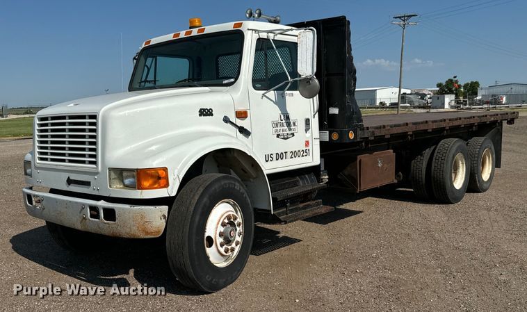 image for item MU9957 1995 International 4700 flatbed truck