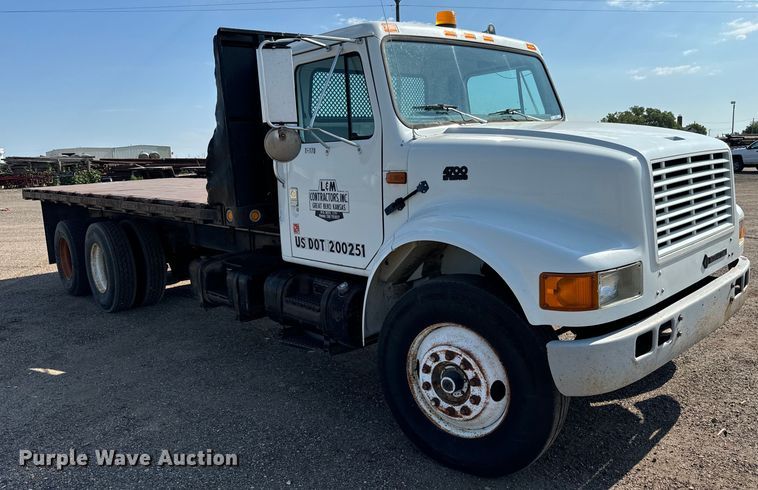 image for item MU9957 1995 International 4700 flatbed truck