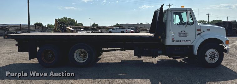 image for item MU9957 1995 International 4700 flatbed truck