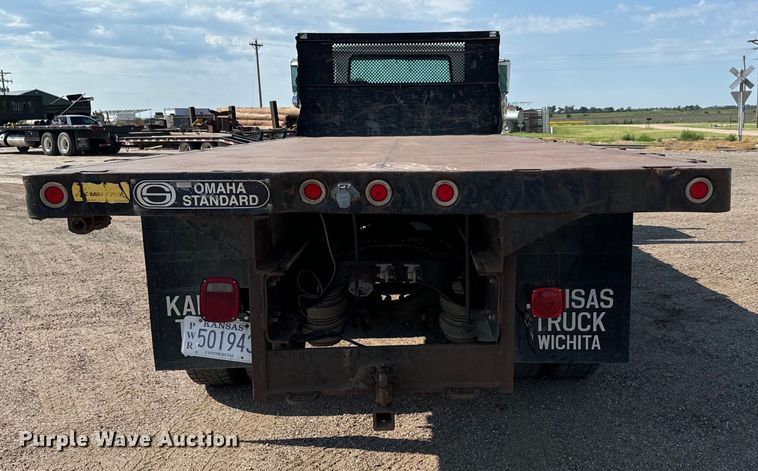 image for item MU9957 1995 International 4700 flatbed truck