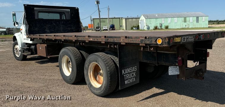 image for item MU9957 1995 International 4700 flatbed truck