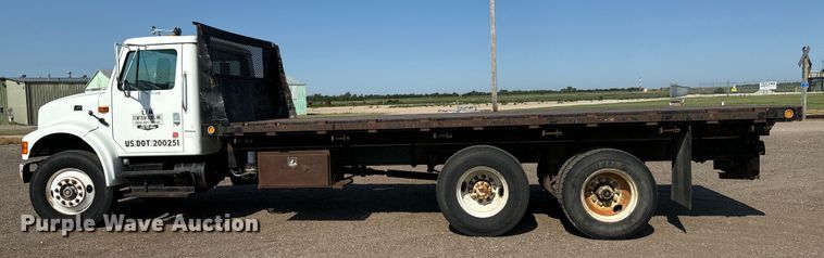 image for item MU9957 1995 International 4700 flatbed truck