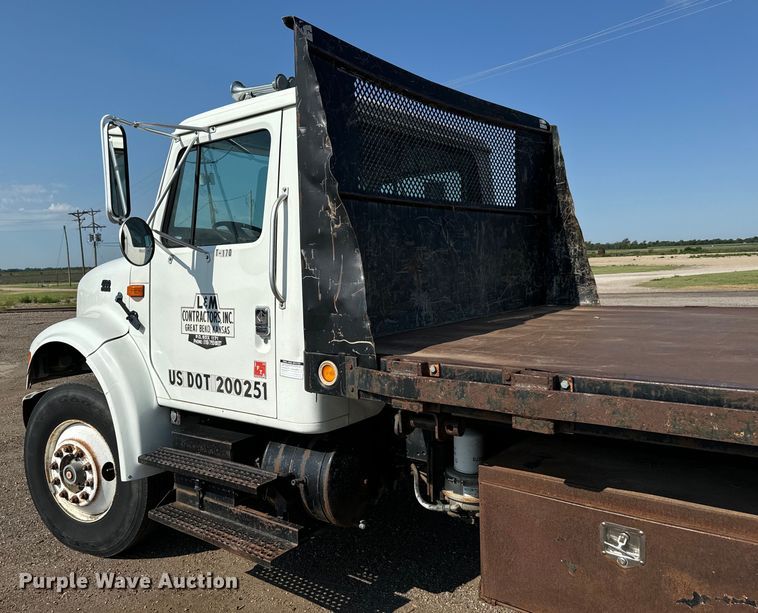 image for item MU9957 1995 International 4700 flatbed truck