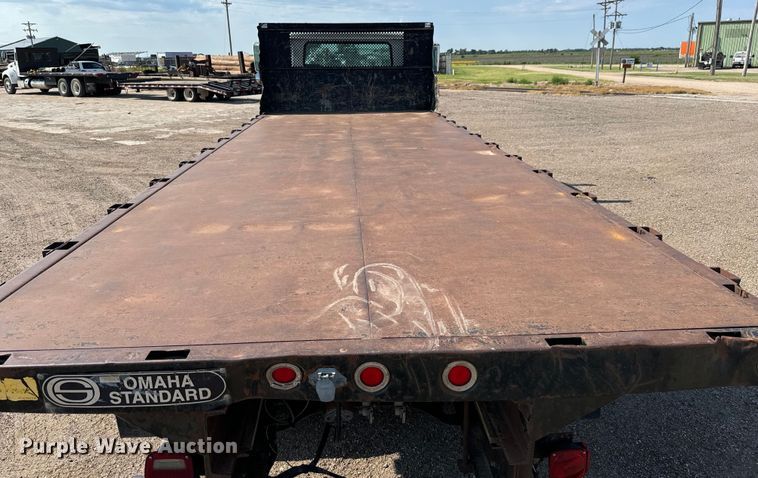 image for item MU9957 1995 International 4700 flatbed truck