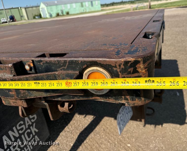image for item MU9957 1995 International 4700 flatbed truck