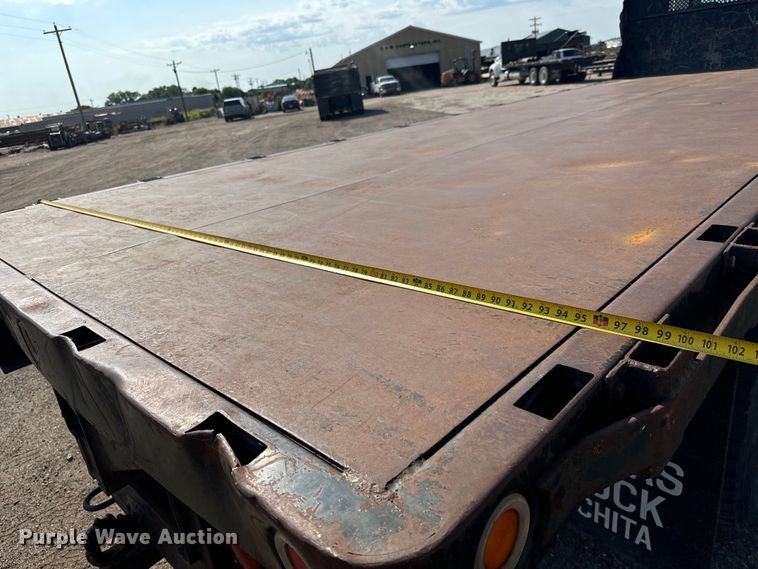 image for item MU9957 1995 International 4700 flatbed truck