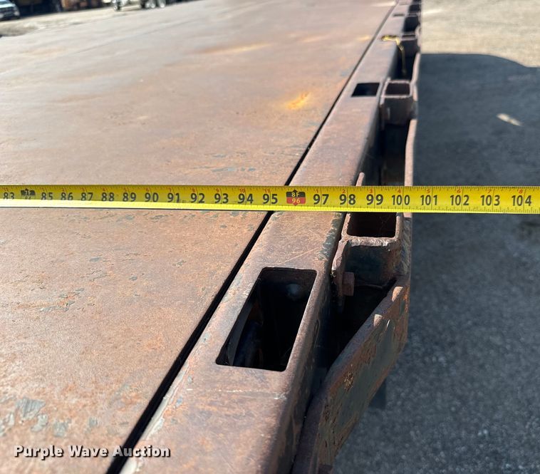 image for item MU9957 1995 International 4700 flatbed truck