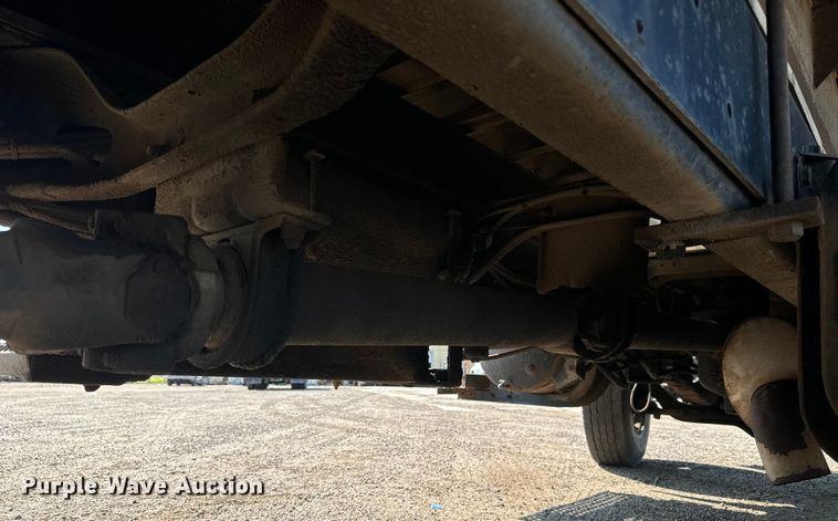 image for item MU9957 1995 International 4700 flatbed truck