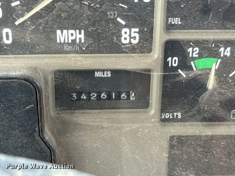 image for item MU9957 1995 International 4700 flatbed truck