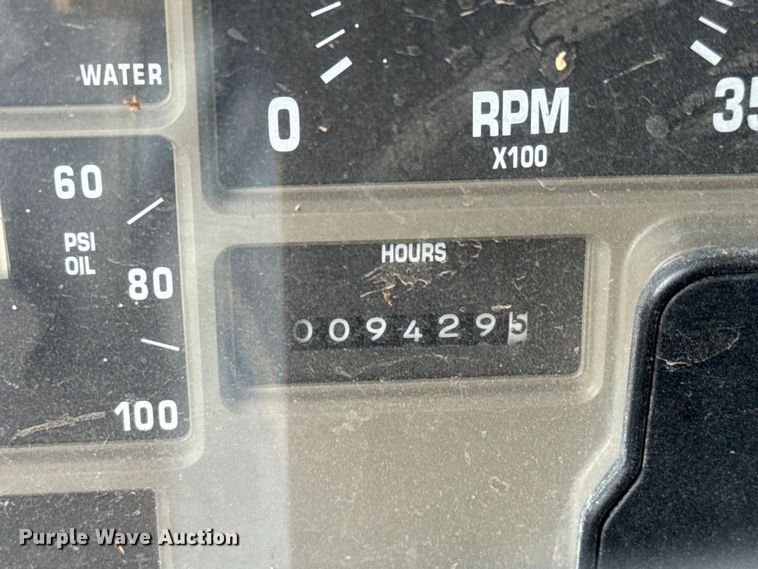 image for item MU9957 1995 International 4700 flatbed truck