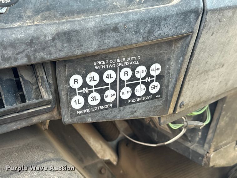 image for item MU9957 1995 International 4700 flatbed truck