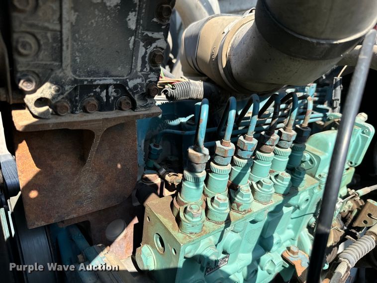 image for item MU9957 1995 International 4700 flatbed truck