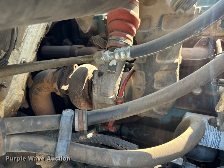 image for item MU9957 1995 International 4700 flatbed truck