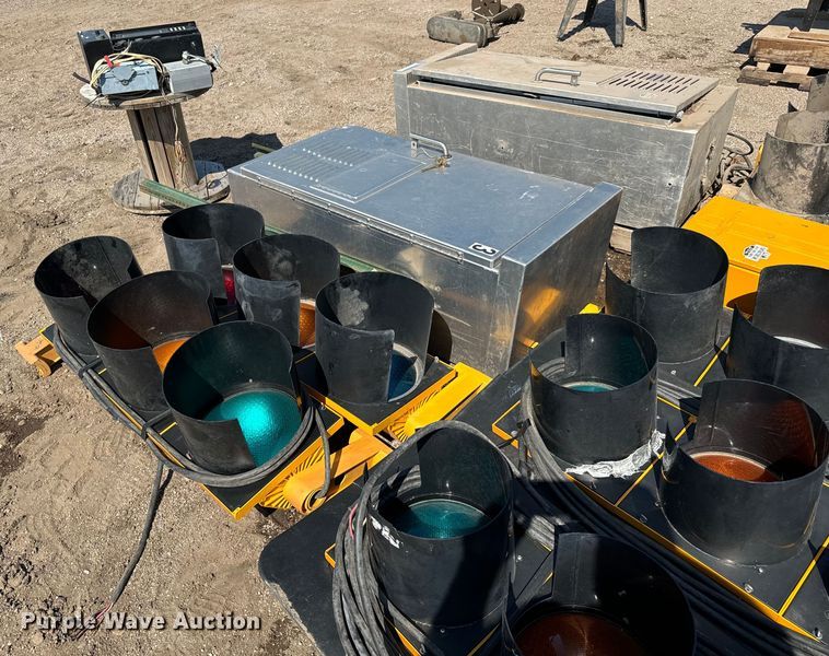 image for item MU9960 Traffic signal components