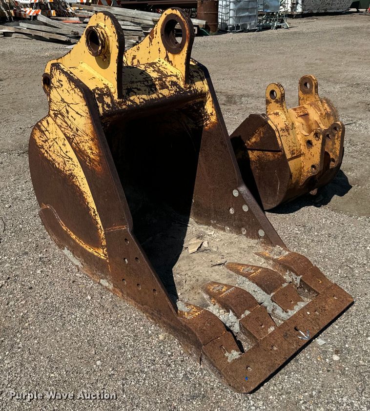 image for item MU9961 (2) buckets