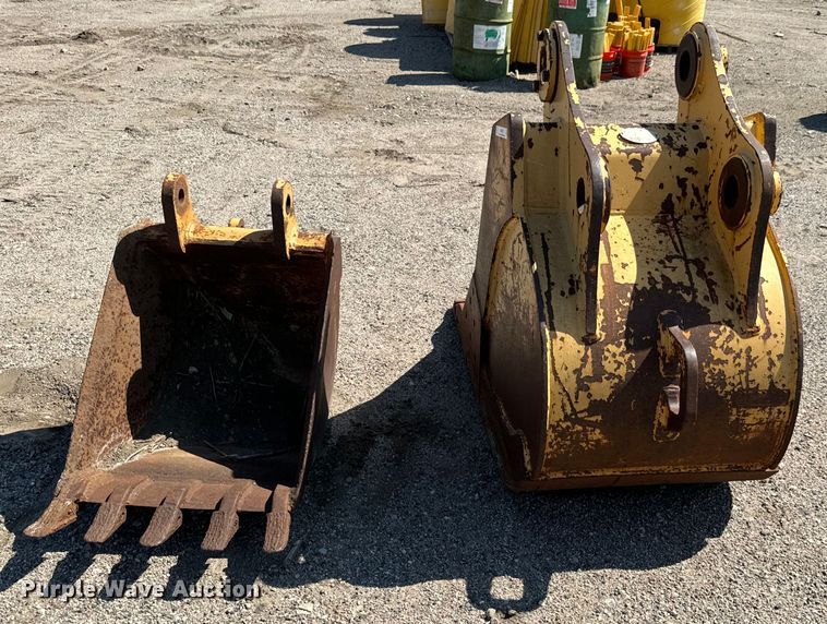 image for item MU9961 (2) buckets