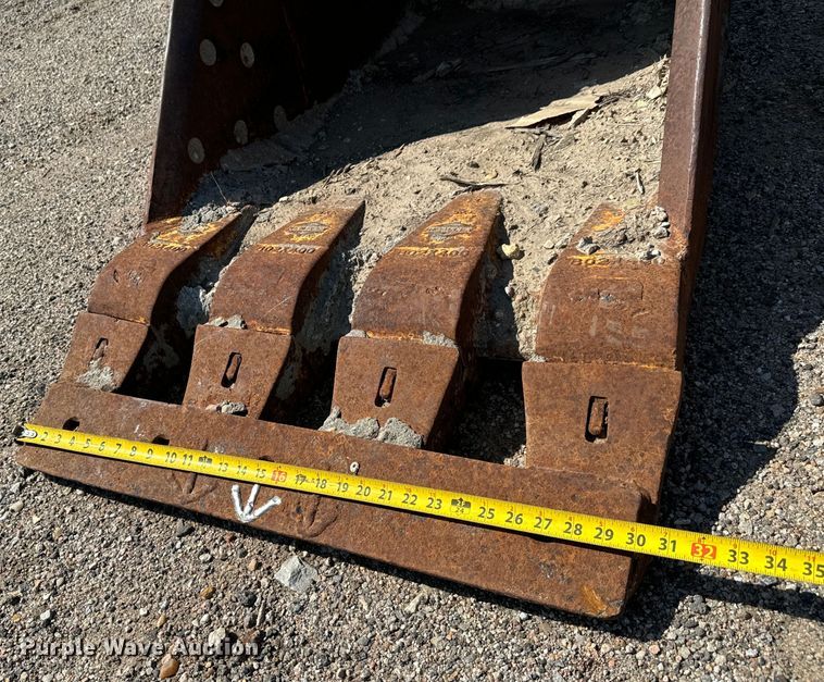 image for item MU9961 (2) buckets