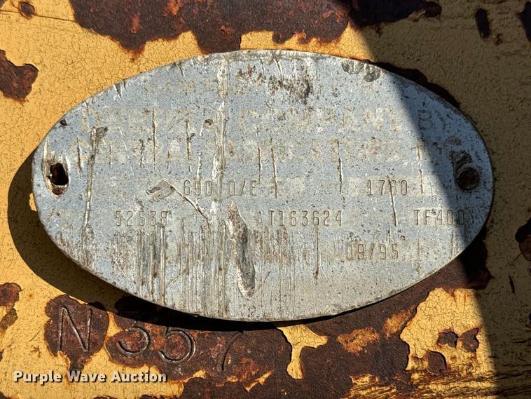 image for item MU9961 (2) buckets