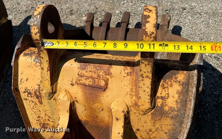 image for item MU9961 (2) buckets